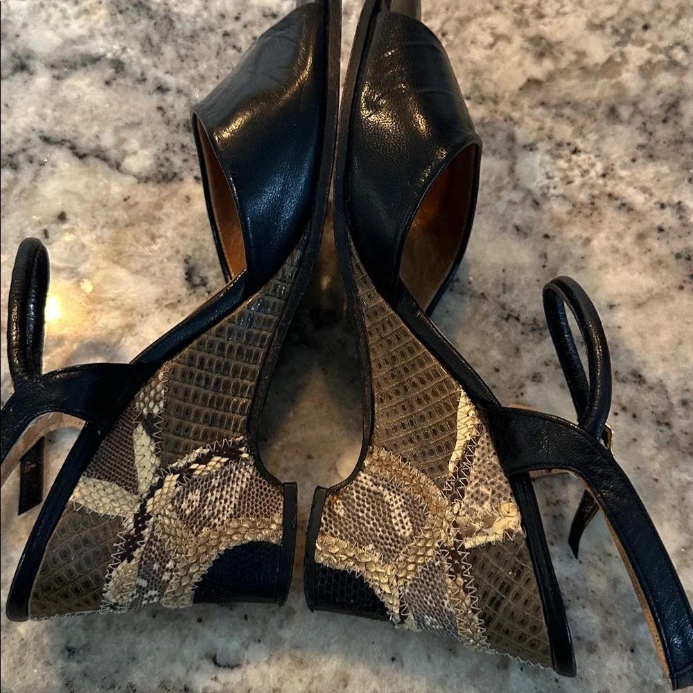 Martinique Black and Tan Wedge Sandals - Picture 12 of 13